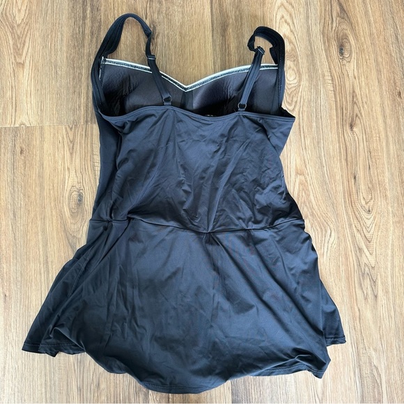 Nip Tuck Swim Swimsuit One Piece Womens 14 Black Dress Skirt Slimming Beach Bra - Picture 5 of 10